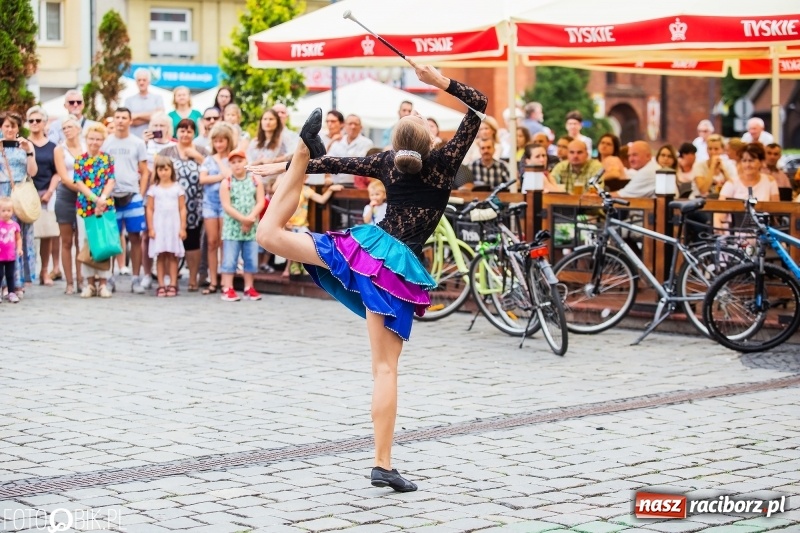 Zdjęcie w galerii na portalu naszraciborz.pl: Występy artystyczne na raciborskim Rynku [FOTO i WIDEO] wiadomości z regionu