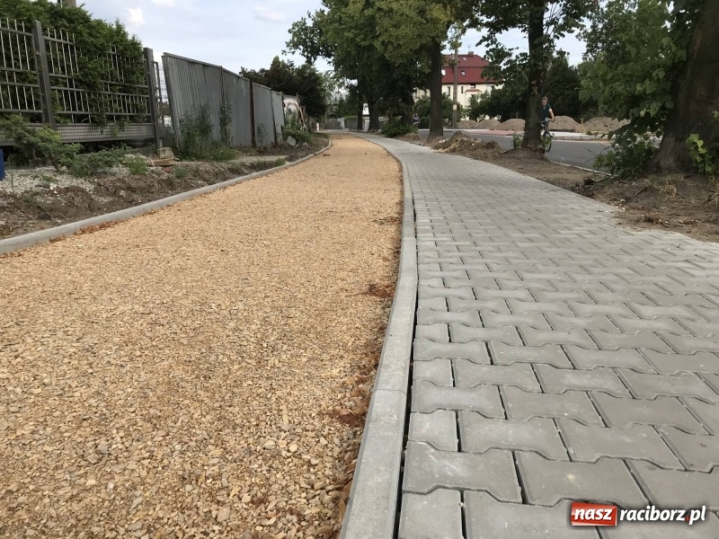 Zdjęcie w galerii na portalu naszraciborz.pl: Łąkowa zmienia swoje oblicze. Nowa droga, nowe domy [FOTO]  wiadomości z regionu