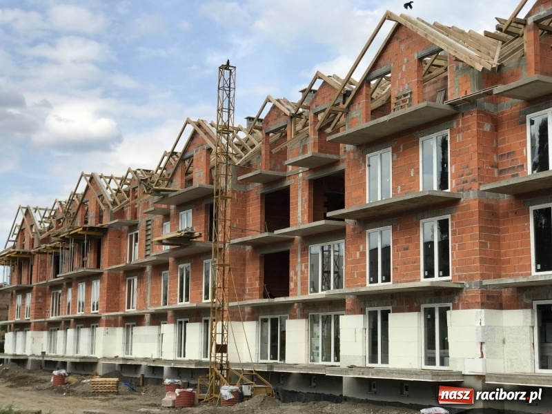 Zdjęcie w galerii na portalu naszraciborz.pl: Łąkowa zmienia swoje oblicze. Nowa droga, nowe domy [FOTO]  wiadomości z regionu