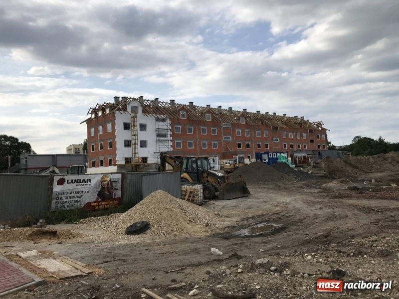 Zdjęcie w galerii na portalu naszraciborz.pl: Łąkowa zmienia swoje oblicze. Nowa droga, nowe domy [FOTO]  wiadomości z regionu