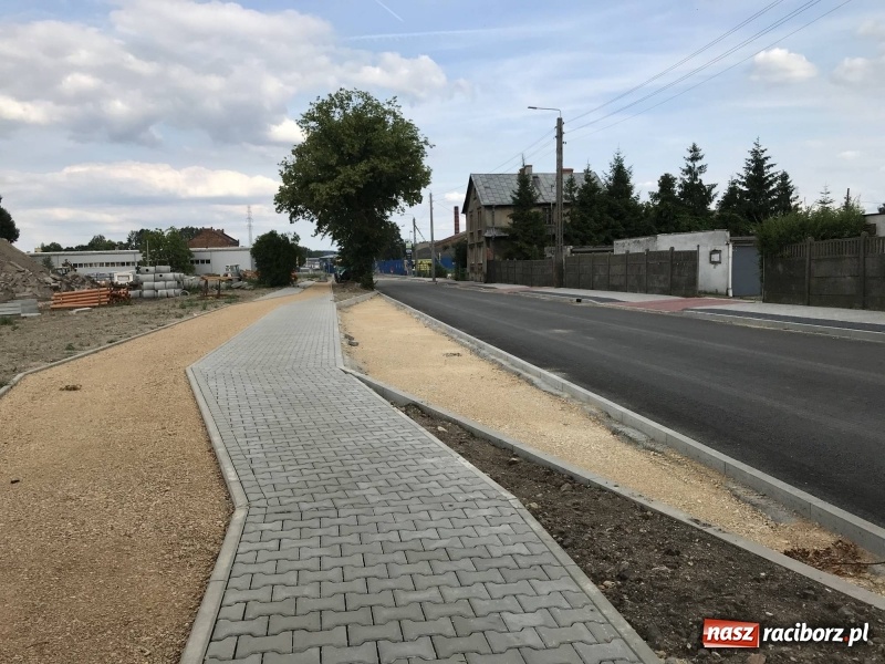 Zdjęcie w galerii na portalu naszraciborz.pl: Łąkowa zmienia swoje oblicze. Nowa droga, nowe domy [FOTO]  wiadomości z regionu