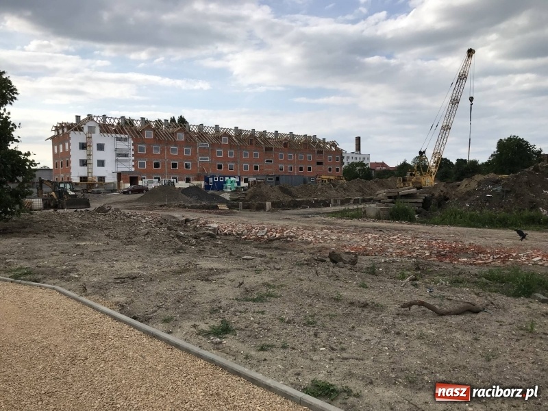 Zdjęcie w galerii na portalu naszraciborz.pl: Łąkowa zmienia swoje oblicze. Nowa droga, nowe domy [FOTO]  wiadomości z regionu