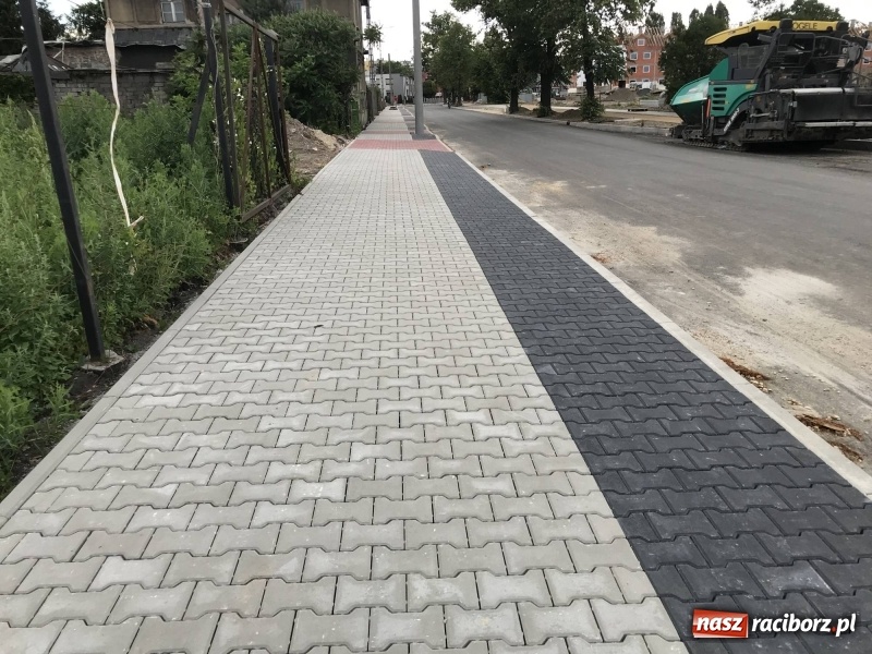 Zdjęcie w galerii na portalu naszraciborz.pl: Łąkowa zmienia swoje oblicze. Nowa droga, nowe domy [FOTO]  wiadomości z regionu