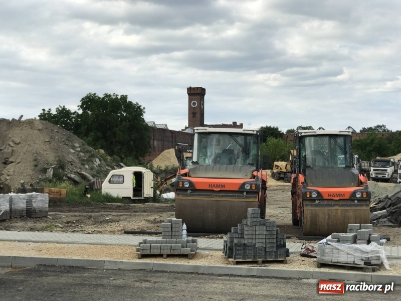 Zdjęcie w galerii na portalu naszraciborz.pl: Łąkowa zmienia swoje oblicze. Nowa droga, nowe domy [FOTO]  wiadomości z regionu