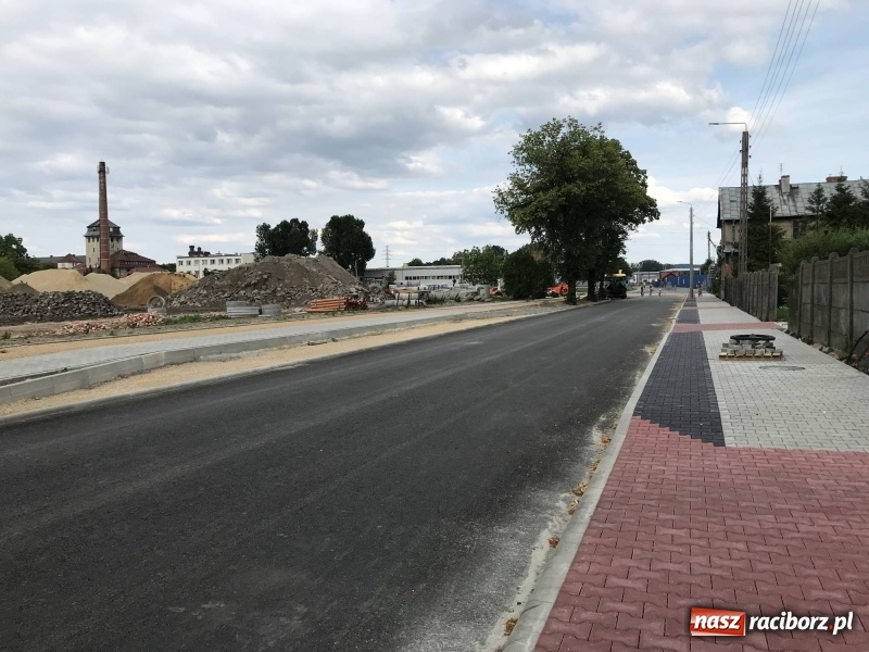 Zdjęcie w galerii na portalu naszraciborz.pl: Łąkowa zmienia swoje oblicze. Nowa droga, nowe domy [FOTO]  wiadomości z regionu
