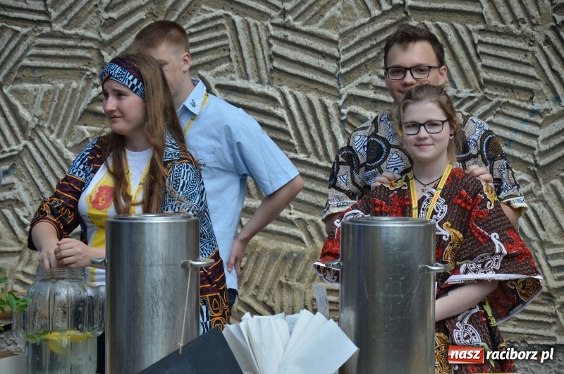 Zdjęcie w galerii na portalu naszraciborz.pl: VII Spotkanie z Afryką przy raciborskim okrąglaku  wiadomości z regionu