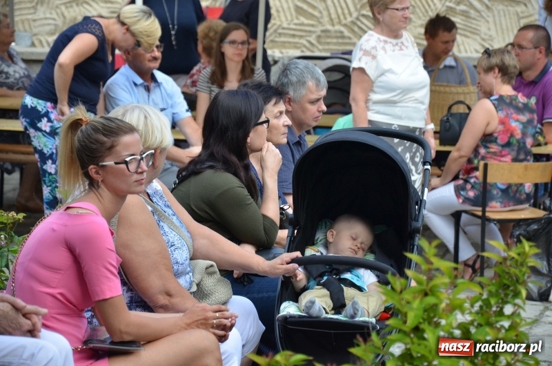 Zdjęcie w galerii na portalu naszraciborz.pl: VII Spotkanie z Afryką przy raciborskim okrąglaku  wiadomości z regionu