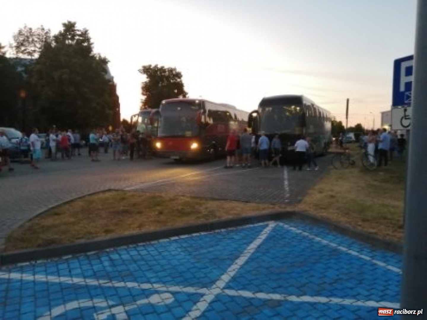 Zdjęcie w galerii na portalu naszraciborz.pl: Pierwszy turnus obozu w Pleśnej już na miejscu wiadomości z regionu