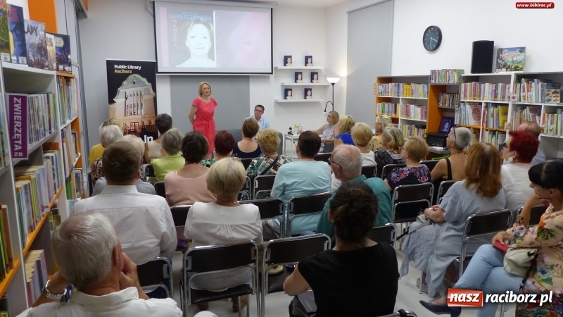 Zdjęcie w galerii na portalu naszraciborz.pl: Grażyna Barszczewska opowiedziała o swej karierze na spotkaniu w raciborskiej książnicy wiadomości z regionu