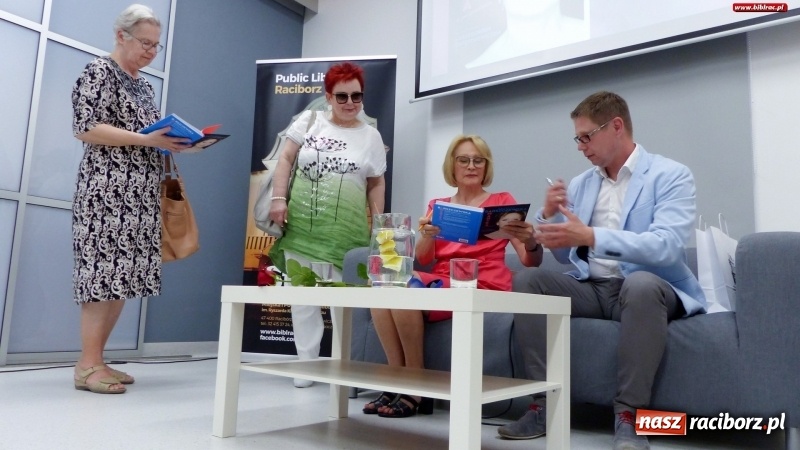 Zdjęcie w galerii na portalu naszraciborz.pl: Grażyna Barszczewska opowiedziała o swej karierze na spotkaniu w raciborskiej książnicy wiadomości z regionu