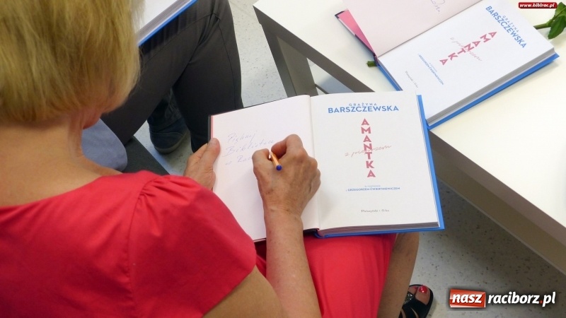 Zdjęcie w galerii na portalu naszraciborz.pl: Grażyna Barszczewska opowiedziała o swej karierze na spotkaniu w raciborskiej książnicy wiadomości z regionu