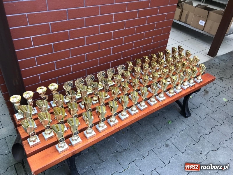 Zdjęcie w galerii na portalu naszraciborz.pl: Łamatorzy przy ognisku zakończyli sezon wiadomości z regionu