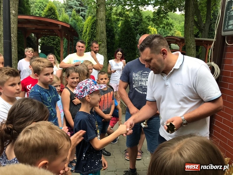 Zdjęcie w galerii na portalu naszraciborz.pl: Łamatorzy przy ognisku zakończyli sezon wiadomości z regionu