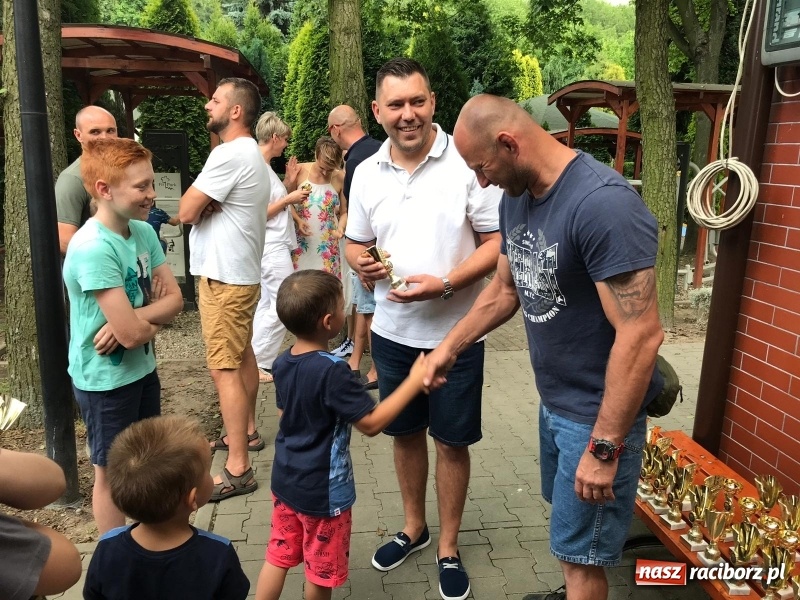 Zdjęcie w galerii na portalu naszraciborz.pl: Łamatorzy przy ognisku zakończyli sezon wiadomości z regionu