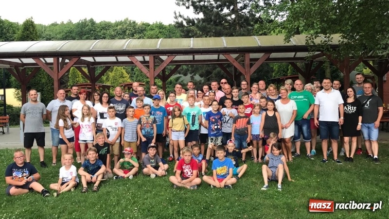 Zdjęcie w galerii na portalu naszraciborz.pl: Łamatorzy przy ognisku zakończyli sezon wiadomości z regionu