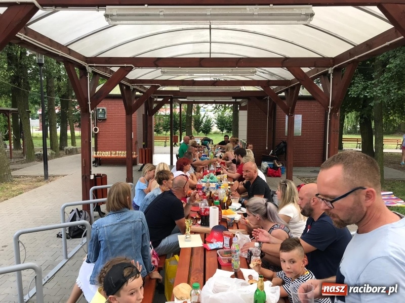 Zdjęcie w galerii na portalu naszraciborz.pl: Łamatorzy przy ognisku zakończyli sezon wiadomości z regionu