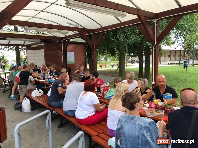 Zdjęcie w galerii na portalu naszraciborz.pl: Łamatorzy przy ognisku zakończyli sezon wiadomości z regionu