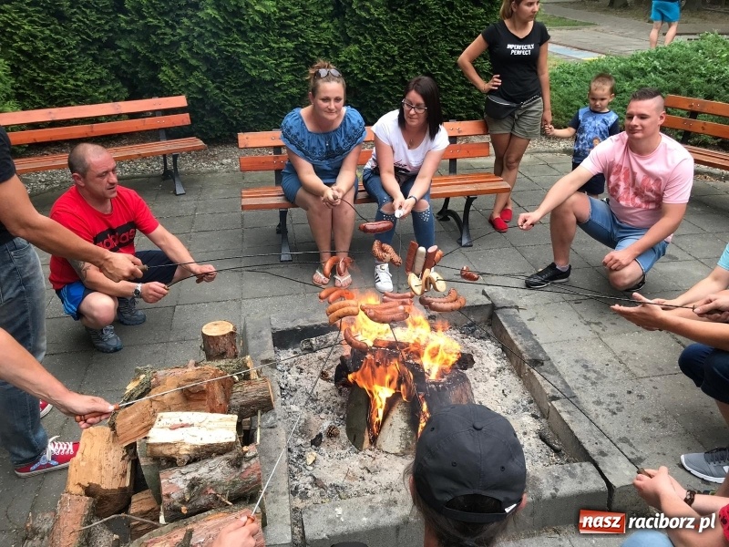 Zdjęcie w galerii na portalu naszraciborz.pl: Łamatorzy przy ognisku zakończyli sezon wiadomości z regionu