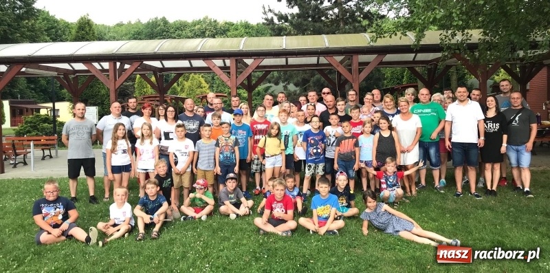 Zdjęcie w galerii na portalu naszraciborz.pl: Łamatorzy przy ognisku zakończyli sezon wiadomości z regionu