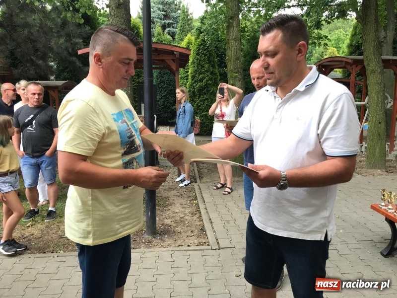 Zdjęcie w galerii na portalu naszraciborz.pl: Łamatorzy przy ognisku zakończyli sezon wiadomości z regionu