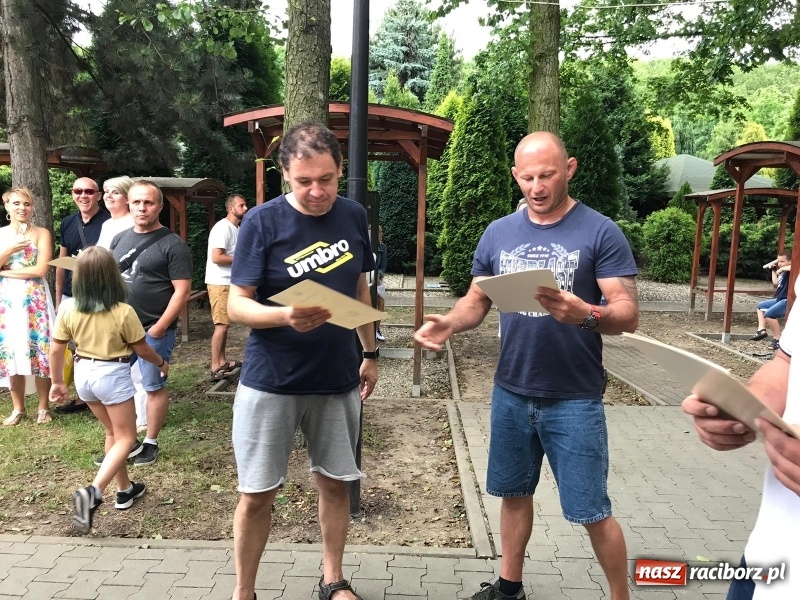 Zdjęcie w galerii na portalu naszraciborz.pl: Łamatorzy przy ognisku zakończyli sezon wiadomości z regionu