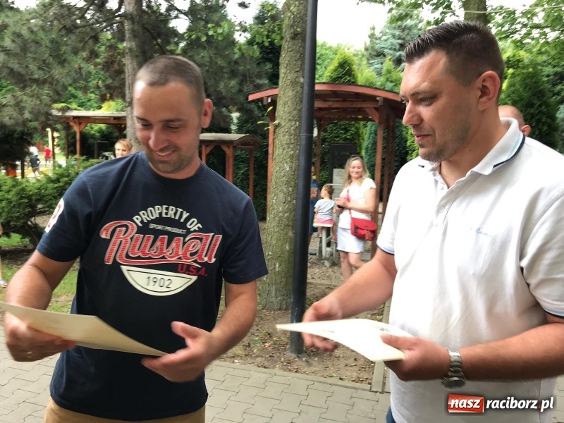 Zdjęcie w galerii na portalu naszraciborz.pl: Łamatorzy przy ognisku zakończyli sezon wiadomości z regionu