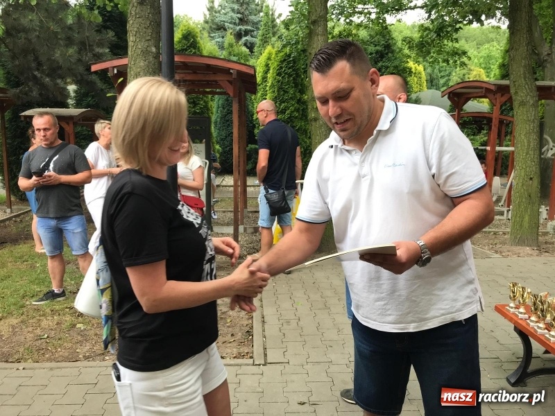 Zdjęcie w galerii na portalu naszraciborz.pl: Łamatorzy przy ognisku zakończyli sezon wiadomości z regionu