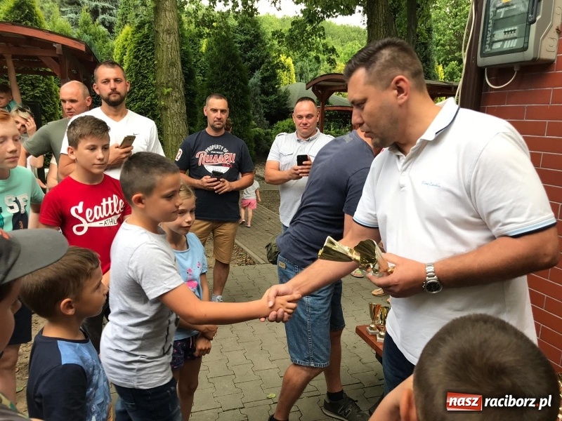 Zdjęcie w galerii na portalu naszraciborz.pl: Łamatorzy przy ognisku zakończyli sezon wiadomości z regionu