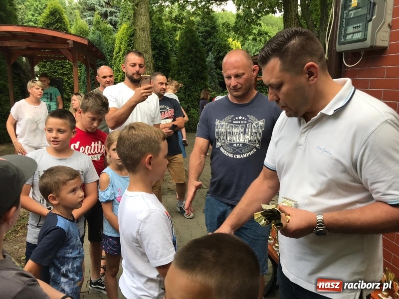 Zdjęcie w galerii na portalu naszraciborz.pl: Łamatorzy przy ognisku zakończyli sezon wiadomości z regionu