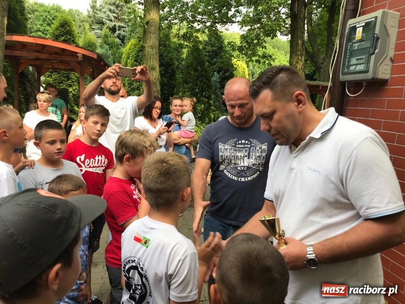 Zdjęcie w galerii na portalu naszraciborz.pl: Łamatorzy przy ognisku zakończyli sezon wiadomości z regionu