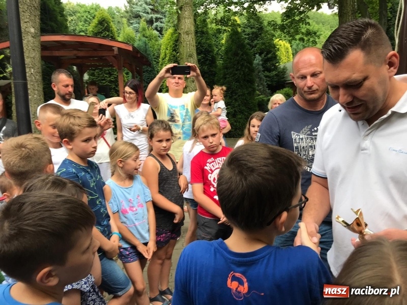 Zdjęcie w galerii na portalu naszraciborz.pl: Łamatorzy przy ognisku zakończyli sezon wiadomości z regionu