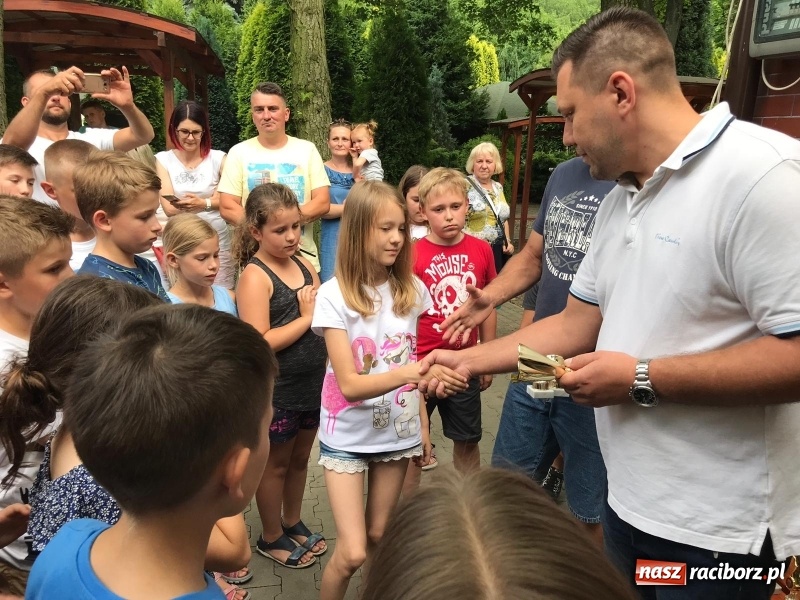 Zdjęcie w galerii na portalu naszraciborz.pl: Łamatorzy przy ognisku zakończyli sezon wiadomości z regionu