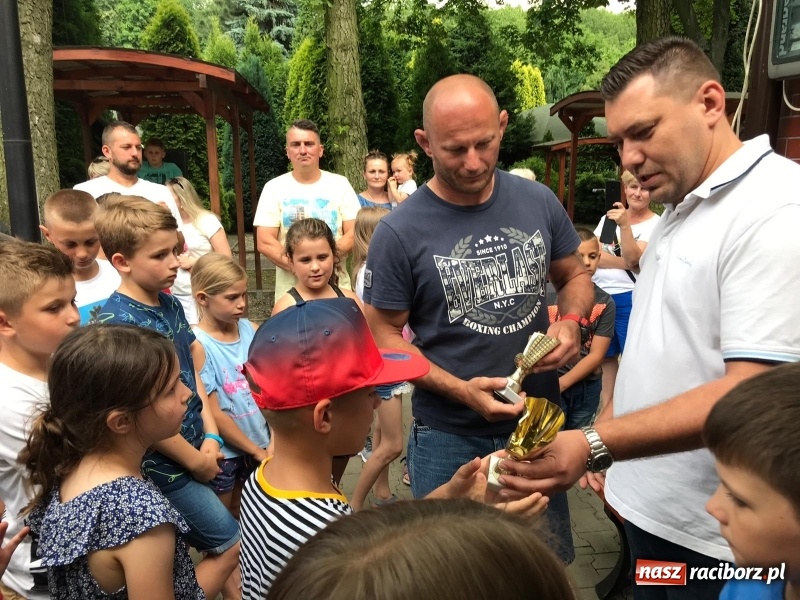 Zdjęcie w galerii na portalu naszraciborz.pl: Łamatorzy przy ognisku zakończyli sezon wiadomości z regionu