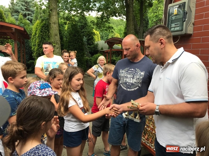 Zdjęcie w galerii na portalu naszraciborz.pl: Łamatorzy przy ognisku zakończyli sezon wiadomości z regionu