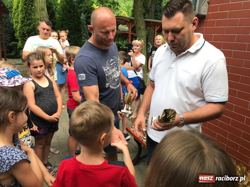 Zdjęcie w galerii na portalu naszraciborz.pl: Łamatorzy przy ognisku zakończyli sezon wiadomości z regionu