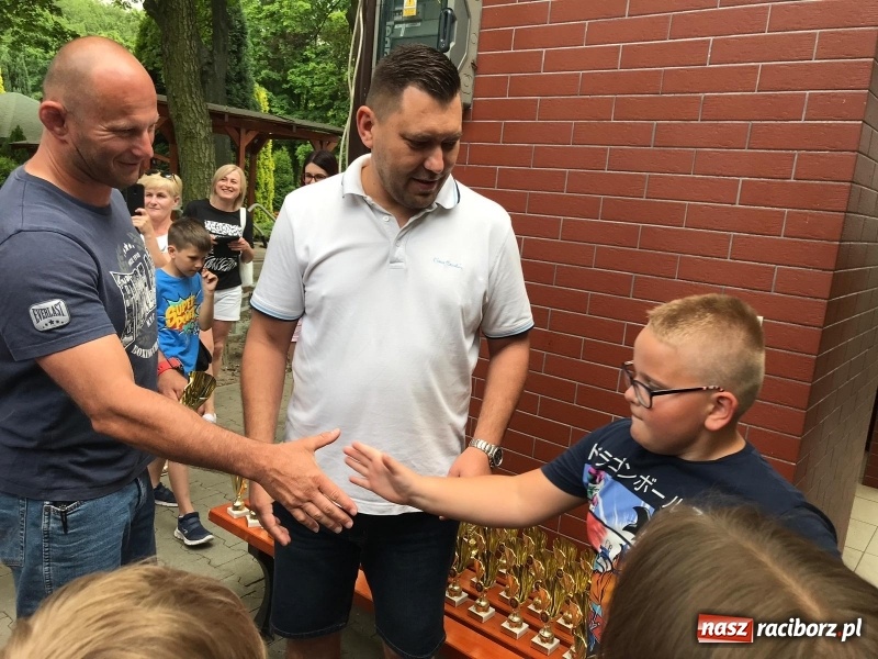 Zdjęcie w galerii na portalu naszraciborz.pl: Łamatorzy przy ognisku zakończyli sezon wiadomości z regionu