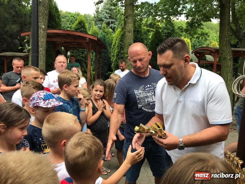 Zdjęcie w galerii na portalu naszraciborz.pl: Łamatorzy przy ognisku zakończyli sezon wiadomości z regionu