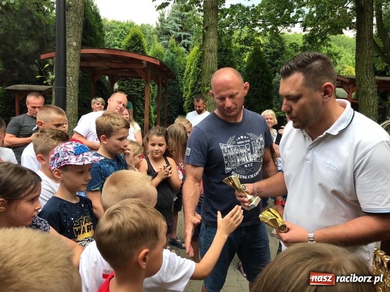 Zdjęcie w galerii na portalu naszraciborz.pl: Łamatorzy przy ognisku zakończyli sezon wiadomości z regionu