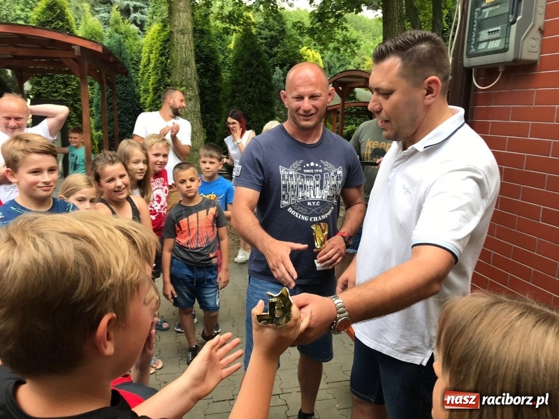 Zdjęcie w galerii na portalu naszraciborz.pl: Łamatorzy przy ognisku zakończyli sezon wiadomości z regionu