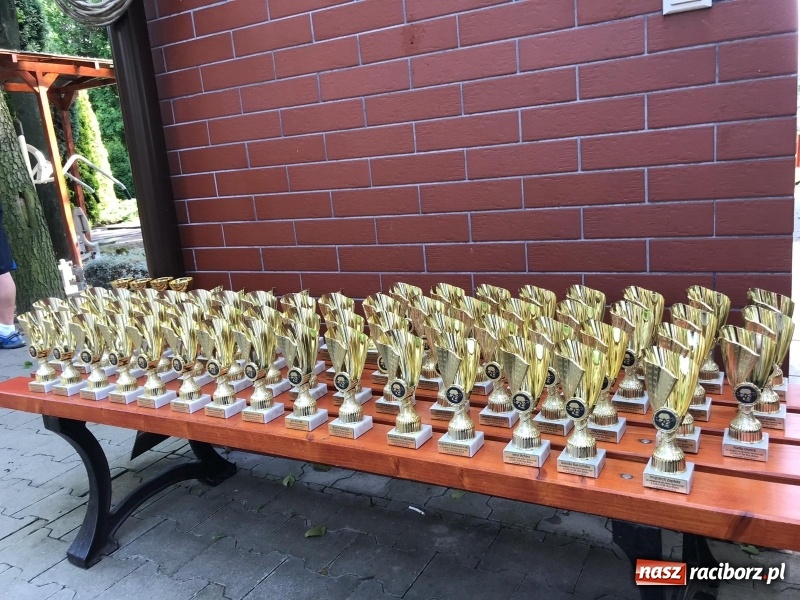 Zdjęcie w galerii na portalu naszraciborz.pl: Łamatorzy przy ognisku zakończyli sezon wiadomości z regionu