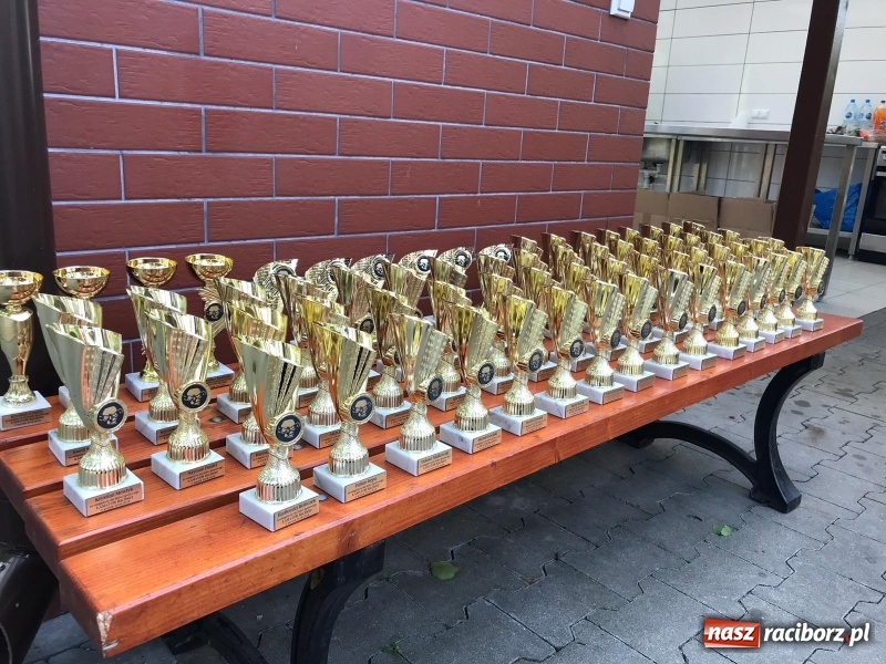 Zdjęcie w galerii na portalu naszraciborz.pl: Łamatorzy przy ognisku zakończyli sezon wiadomości z regionu