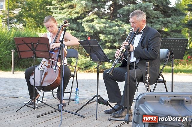 Zdjęcie w galerii na portalu naszraciborz.pl: Musicalowo i filmowo na Rynku wiadomości z regionu