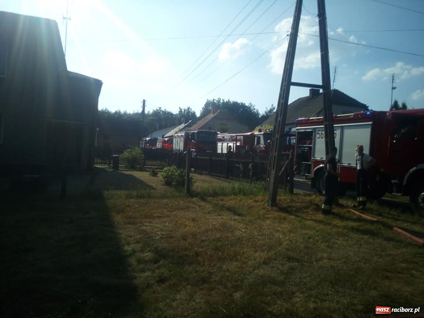 Zdjęcie w galerii na portalu naszraciborz.pl: Otwarcie domu w Raszczycach i pożar ściółki leśnej w Górkach Śląskich. Wtorek raciborskich strażaków wiadomości z regionu