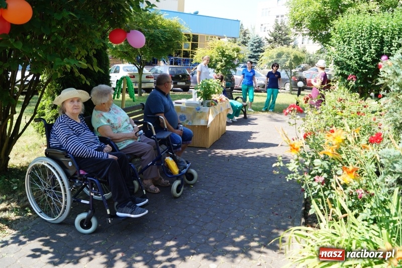 Zdjęcie w galerii na portalu naszraciborz.pl: Mieszkańcy Złotej Jesieni powitali lato wiadomości z regionu