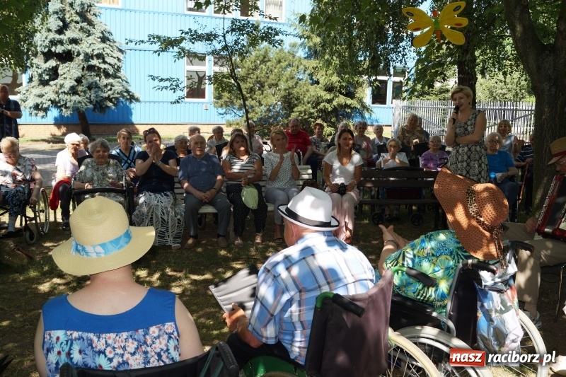Zdjęcie w galerii na portalu naszraciborz.pl: Mieszkańcy Złotej Jesieni powitali lato wiadomości z regionu