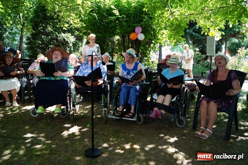 Zdjęcie w galerii na portalu naszraciborz.pl: Mieszkańcy Złotej Jesieni powitali lato wiadomości z regionu