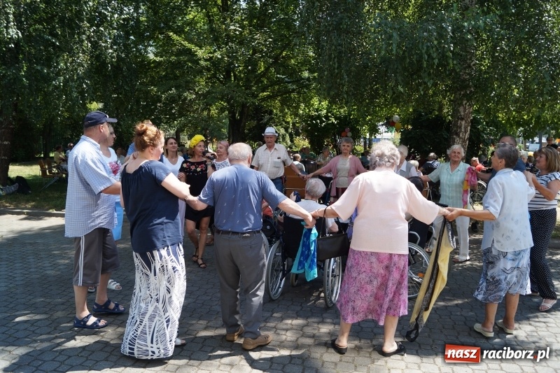 Zdjęcie w galerii na portalu naszraciborz.pl: Mieszkańcy Złotej Jesieni powitali lato wiadomości z regionu