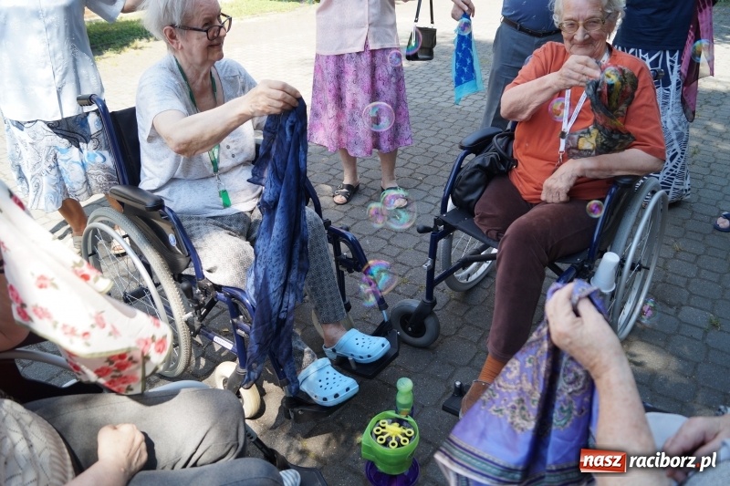 Zdjęcie w galerii na portalu naszraciborz.pl: Mieszkańcy Złotej Jesieni powitali lato wiadomości z regionu