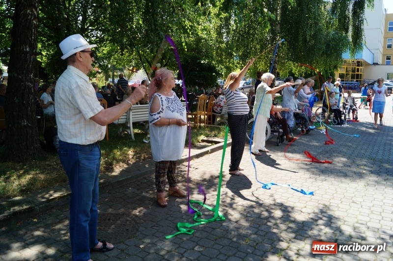 Zdjęcie w galerii na portalu naszraciborz.pl: Mieszkańcy Złotej Jesieni powitali lato wiadomości z regionu