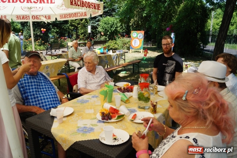 Zdjęcie w galerii na portalu naszraciborz.pl: Mieszkańcy Złotej Jesieni powitali lato wiadomości z regionu